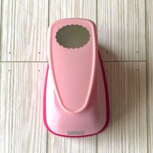 Marvy Uchida Oval Scallop Paper Punch 2.5"